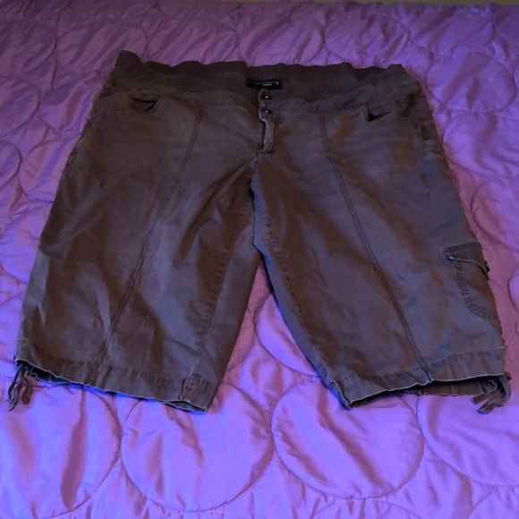 Capris - Picture 1 of 3